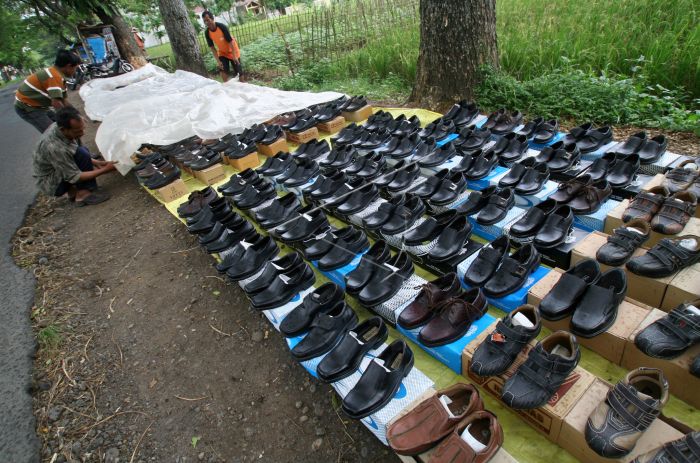 Wisata Belanja Sepatu Murah Tanggulangin