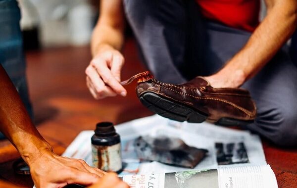 Cara Membersihkan Sepatu Beludru