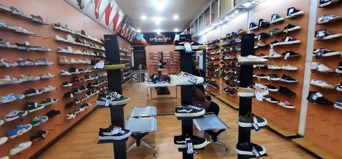 Toko Sepatu di Malang