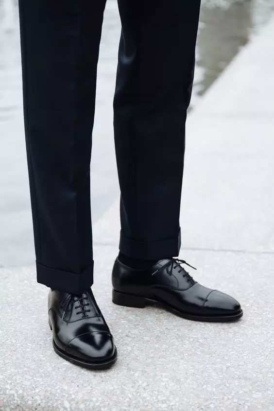 Sepatu Oxford Adalah Sepatu Yang Cocok Untuk Baju Batik Pria Yang Cocok Untuk Acara Formal