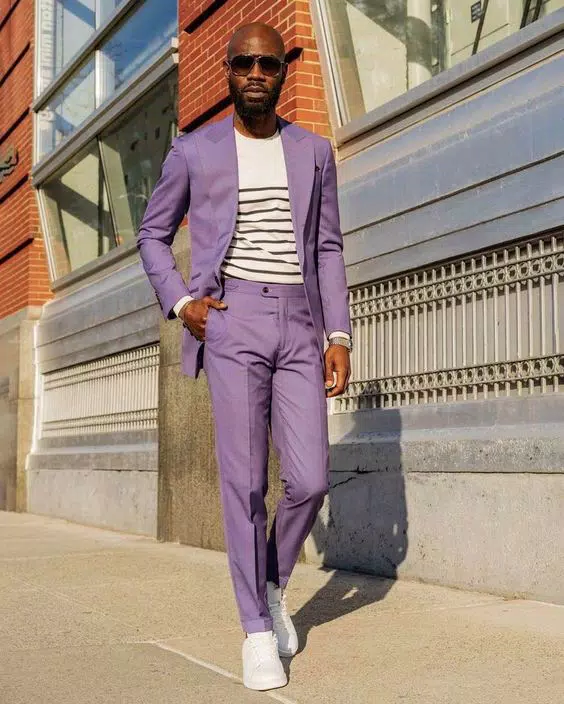 Outfit sepatu sneakers untuk jas ungu