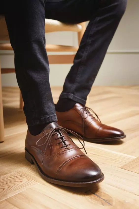 Rekomendasi Sepatu Yang Cocok Untuk Pria Tinggi Menggunakan Sepatu Oxford