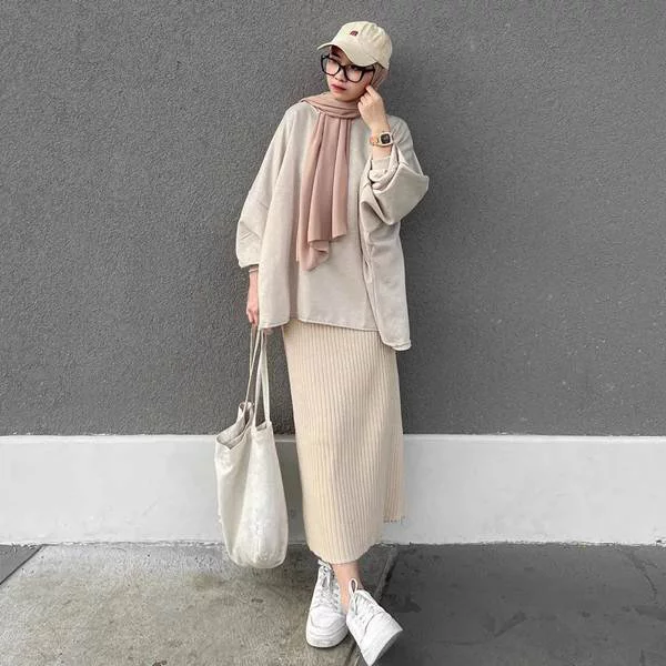 Style Outfit Hijab Simple Casual Dengan Rok